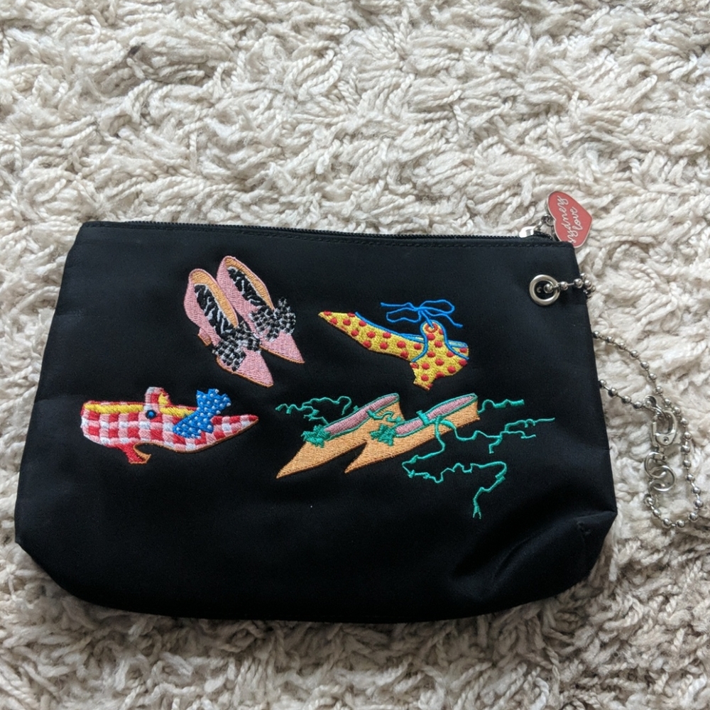 Sydney love wristlet